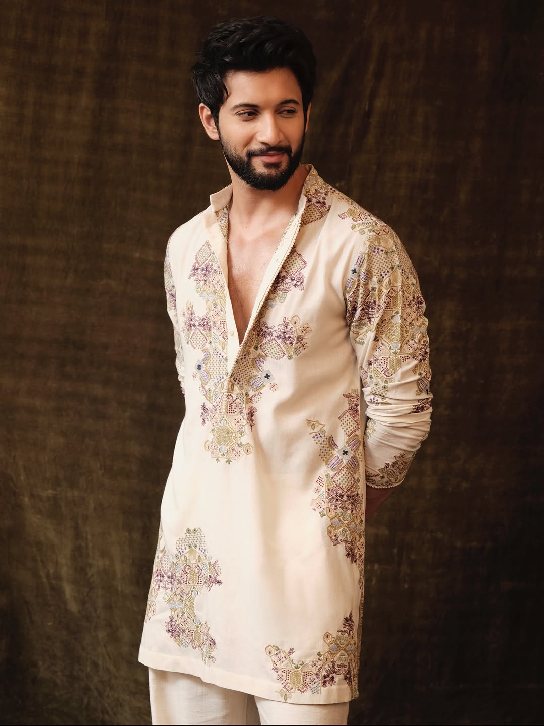 Contemporary Embroidered Kurta Set for Men