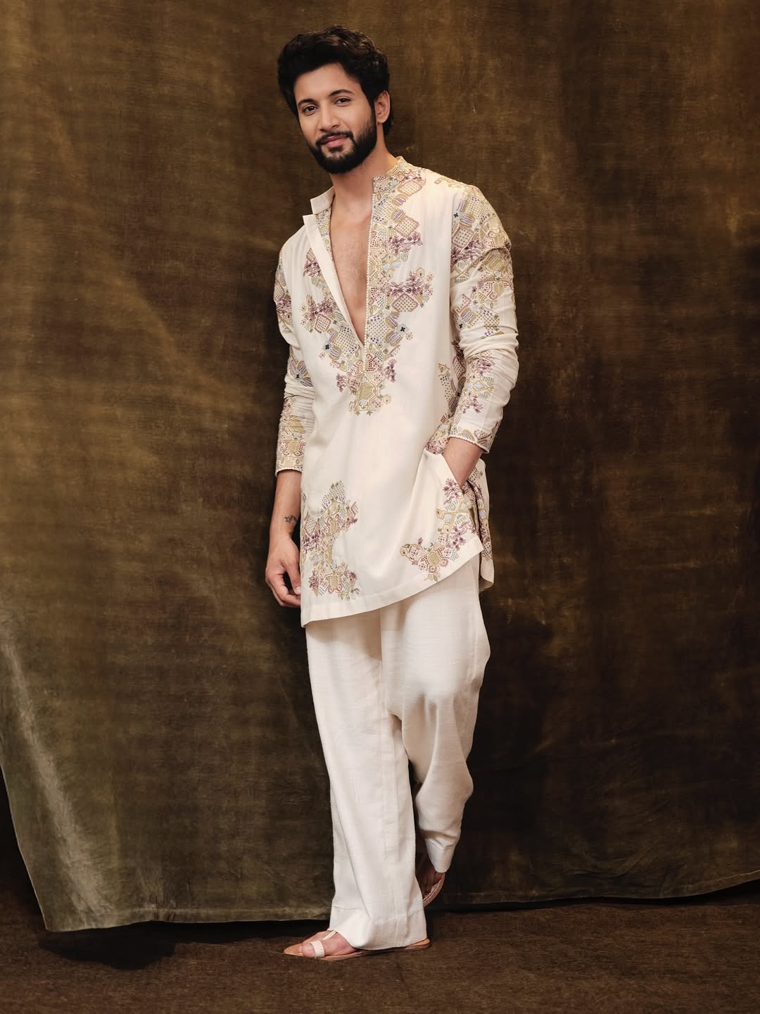 Contemporary Embroidered Kurta Set for Men